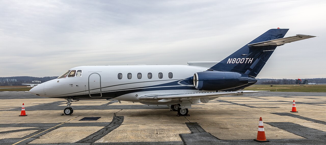 Hawker 800XP private jet